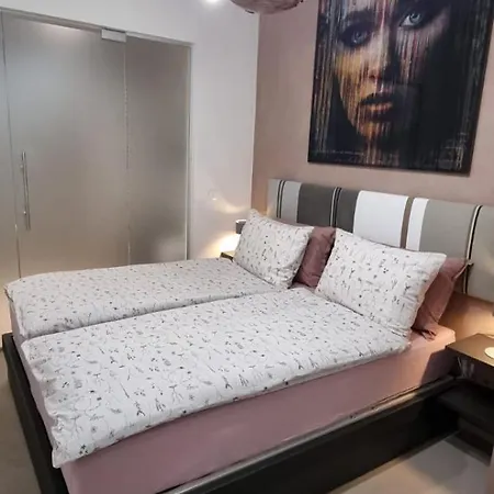 Theresa Deluxe Italia Апартаменты *